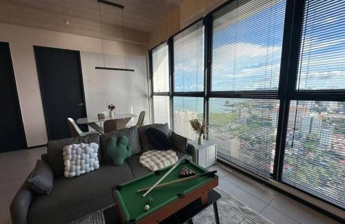 George Town Apartment | Perfect KTV Set & Netflix 3 Queen Bed Seaview