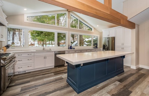Minett Cottage | Perfect Lake Rosseau fall getaway. Spectacular fall colours/views. Lux/new build