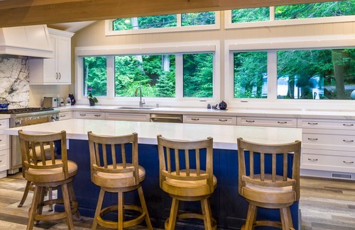 Minett Cottage | Perfect Lake Rosseau fall getaway. Spectacular fall colours/views. Lux/new build