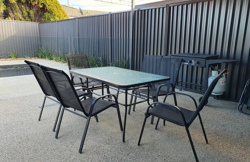 Yarrawonga House | Perfect Large Multi Family Accommodation with Pool