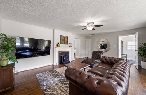 Lindley Park House | Perfect Lindley Park location - Minutes from GAC, Coliseum, Restaurants and Pubs