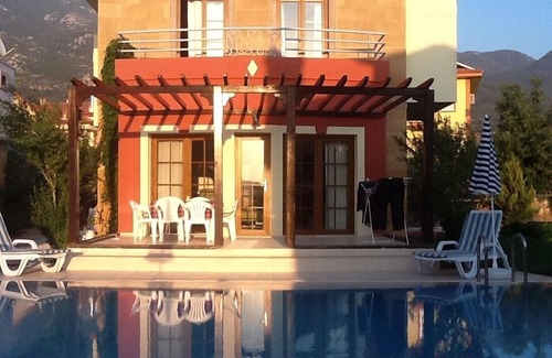 Oludeniz Villa | Perfect location 2 minutes to all amenities, bars/bus/restaurants and shops.