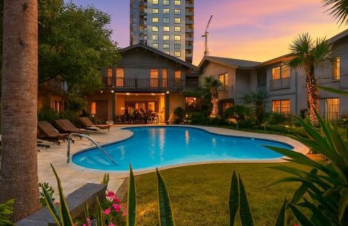 Uptown Apartment | Perfect Location 2BR 5 Min Walk to Galleria Marquee Uptown