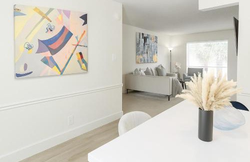 Uptown Apartment | Perfect Location 2BR 5 Min Walk to Galleria Marquee Uptown