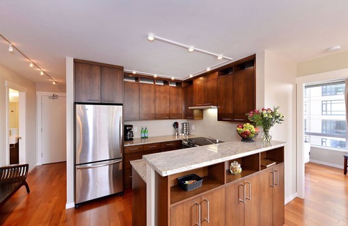 Downtown Victoria Boat Rental | Perfect Location Beautiful View Free WIFI Free Parking 2 blocks to Inner Harbour