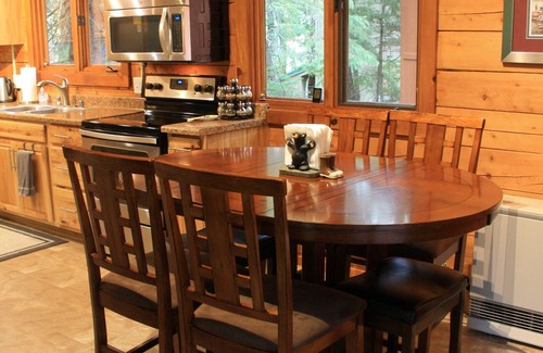 Alyeska Cabin | Perfect Location! Cozy And Quiet Log Cabin; Walking Distance To Ski Lifts!
