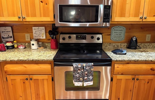 Gatlinburg - Pigeon Forge Cabin | PERFECT LOCATION! GORGEOUS BREATHTAKING VIEWS, SPACIOUS CABIN, FUN AND RELAXING.