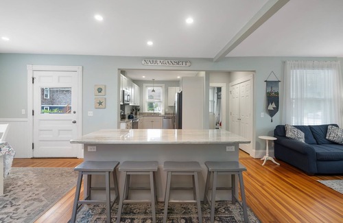 Narragansett Pier House | Perfect location in the heart of the Pier ! Short walk to Narragansett beach