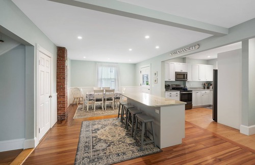 Narragansett Pier House | Perfect location in the heart of the Pier ! Short walk to Narragansett beach