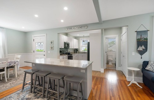 Narragansett Pier House | Perfect location in the heart of the Pier ! Short walk to Narragansett beach
