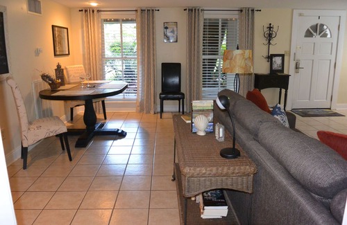 Lower Garden District Apartment | Perfect Location In the Lower Garden District. Off Street Parking.