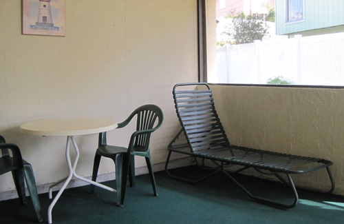 Sarasota Apartment | PERFECT LOCATION STEPS TO LIDO BEACH