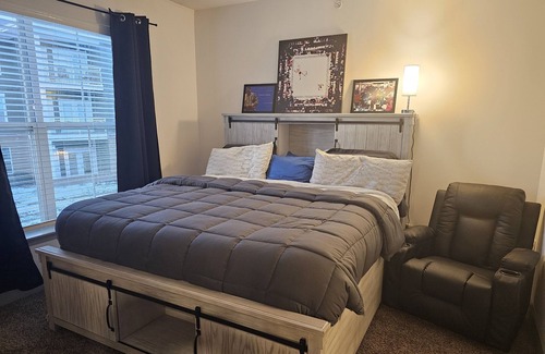 Plainfield Apartment | Perfect Luxury Apartment 7 mins from IND Airport.