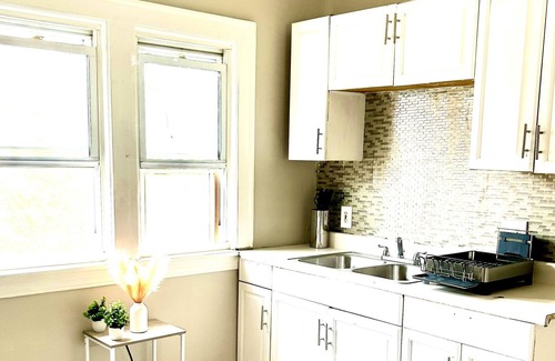 East Cleveland Apartment | Perfect Mid Term Stay near Univ Circle, Hospitals, Progressive & Brown stadium