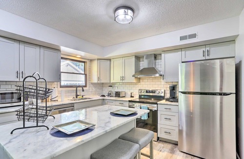 Bedford Condo | Perfect Mix of Work & Play—3BR Retreat Near State Parks