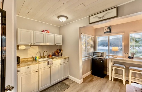 Alton Bay House | Perfect Modern Lake Front Retreat with Dock! Sleeps 4