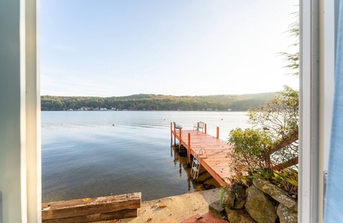 Alton Bay House | Perfect Modern Lake Front Retreat with Dock! Sleeps 4
