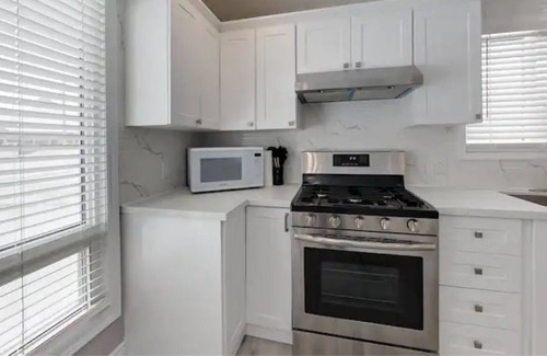 Dundalk House | 🌼Perfect New Large 4 bedroom Home with free parking 🌺