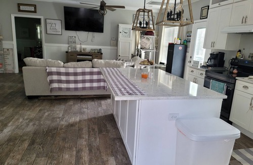 Childersburg House | Perfect private lakeside getaway!