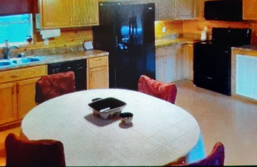 Westpoint Cabin | Perfect Privately Located Honeymoon Cabin on the Creek with Jacuzzi