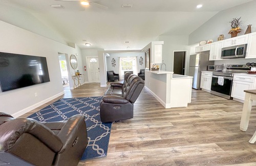 Placid Lakes House | Perfect, Relaxing King Bed Suite w/Free Parking