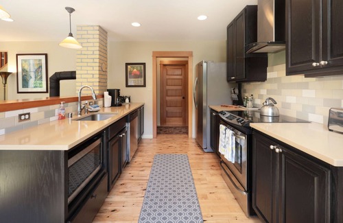 Bingen House | Perfect River Location and Views! Amazing Remodel!
