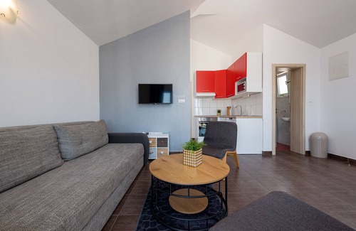 Razanj Apartment | "Perfect runaway" in quiet bay with sea view and heated pool -app for4- Mona 4nn