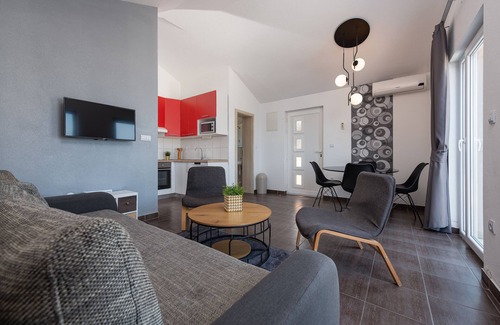 Razanj Apartment | "Perfect runaway" in quiet bay with sea view and heated pool -app for4- Mona 4nn
