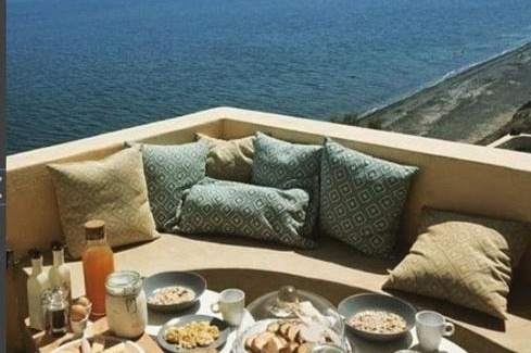 Kamari Villa | Perfect Santorini Villa 2 Bedrooms Michelangelo Beach Villa Outdoor Jacuzzi & Beautiful Views Oia