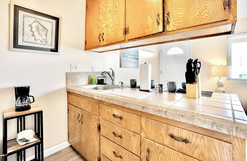 Seaside Apartment | Perfect Seaside Beach Retreat Minutes to Monterey!