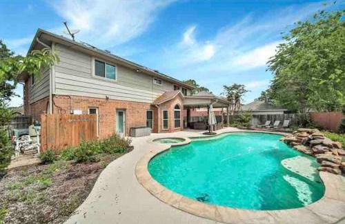 Cypress House | Perfect Spacious Paradise Midterm Home in Cypress