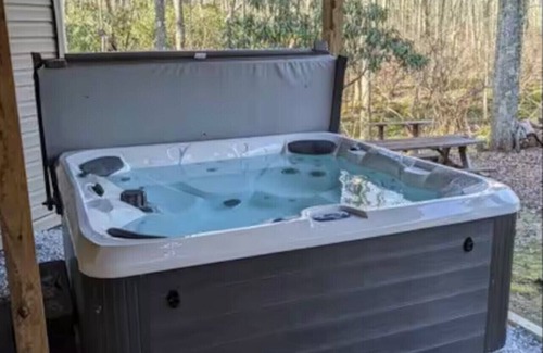 Gouldsboro House | Perfect Summer Getaway - Hot Tub, Pool, Kayaks, A/C in Big Bass Lake Resort!