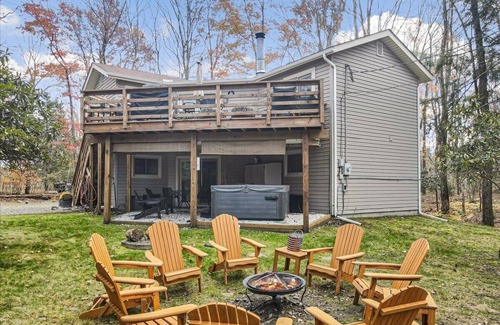 Gouldsboro House | Perfect Summer Getaway - Hot Tub, Pool, Kayaks, A/C in Big Bass Lake Resort!