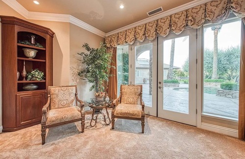 Kingsburg Villa | Perfect Summer Vacation Family Villa in California. Located close to highway 99