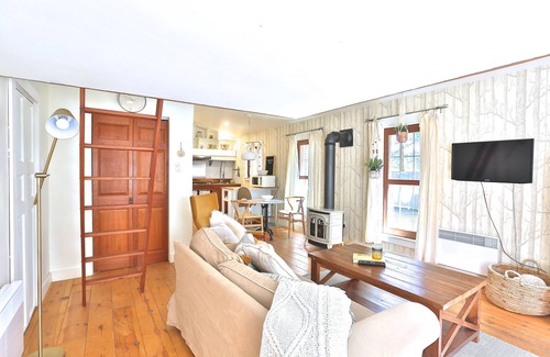 Ayers Cliff Apartment | Perfect Summer Weekend Loft in the ❤️ of the Eastern Townships