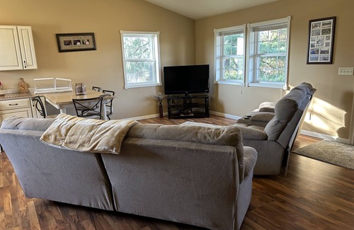Mariah Hill Cabin | Perfect viewing for solar eclipse. Fully furnished cabin.