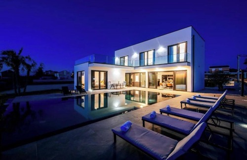 Zemunik Donji Villa | Perfect villa Stressless with beautiful pool in charming Smoković