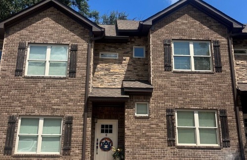 Auburn Condo | Perfect Walkable 2/2.5 Game Day Condo in Auburn with Tailgate parking spot!