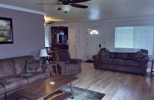 Murphys Condo | *Perfect Walking Distance Location To Downtown Murphy's*