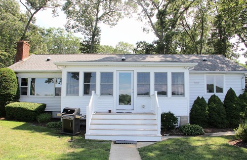Southold House | Perfect Waterfront Family Vacation Home next to the best vineyards in NY!