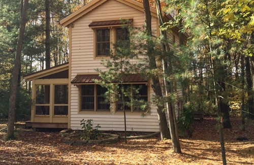 Fennville Cottage | Perfect weekend getaway! Cottage #1 at DollyBrook minutes from Saugatuck.