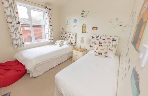 Newton Ferrers Cabin | Perfectly located 3 bedroom lodge in Newton Ferrers