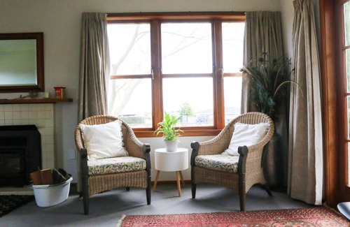 Havelock North Cottage | Perfectly located two bedroom fully fenced home (Pet Friendly)