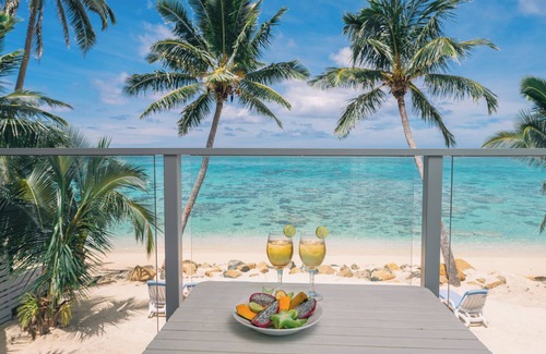 Takuvaine Tapere Condo | Perfectly located 2-bedroom beachfront condo on quiet swimming/snorkelling beach