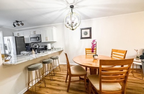 Southeast Raleigh House | Perfectly located 2 en suite townhome in Raleigh