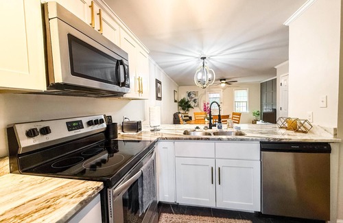 Southeast Raleigh House | Perfectly located 2 en suite townhome in Raleigh