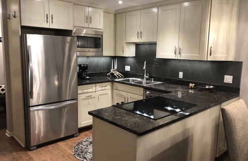 Downtown Condo | PERFECTLY LOCATED ASPEN CONDO! Walking distance to everything in Aspen!