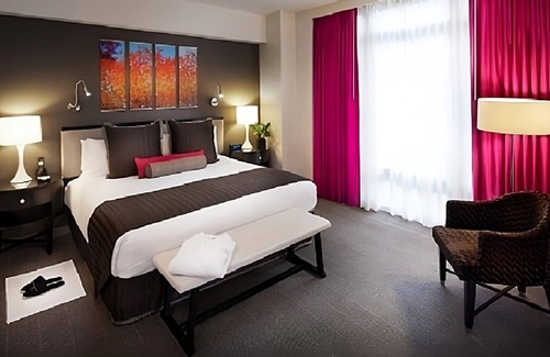 Rose Hill House | Perfectly Located to Everything! Rooftop Pool, Restaurant and Bar, Pet-friendly!