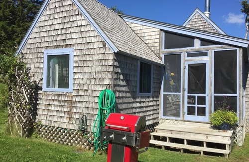 Brooklin Cottage | PERIWINKLE COTTAGE in Brooklin, Maine