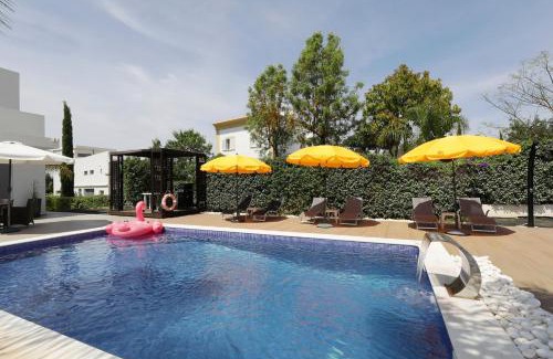 Tavira Apartment | Perogil Suites Girassol - elegant Room With Pool